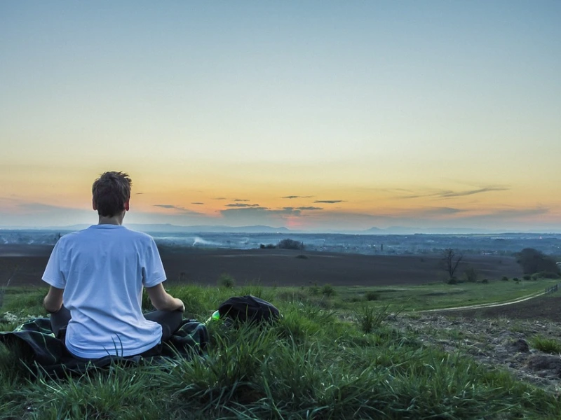 Six Positive Benefits of Meditation and How To Practice It
